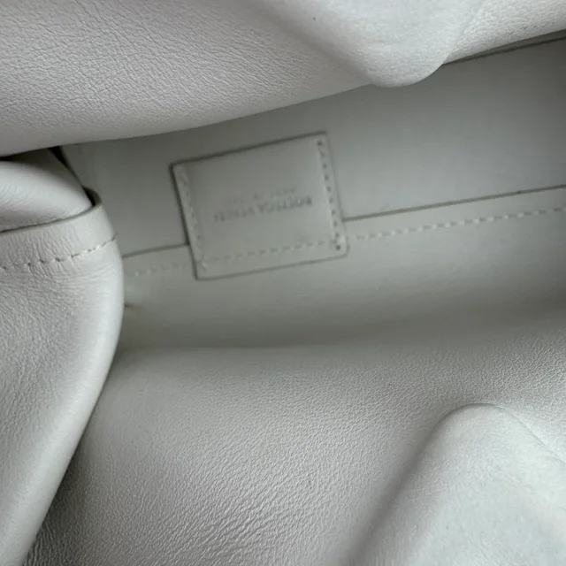 Bottega Veneta Small V Point Bag in buffet leather from Reowned, photo 8 of 8