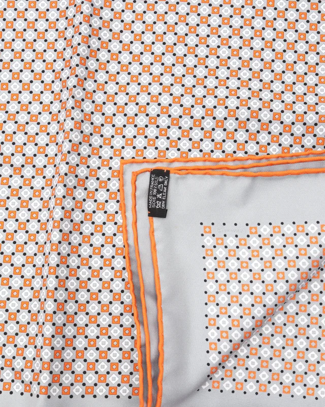 Hermès 42 Silk Scarf in Silk from A Retro Tale, photo 3 of 3