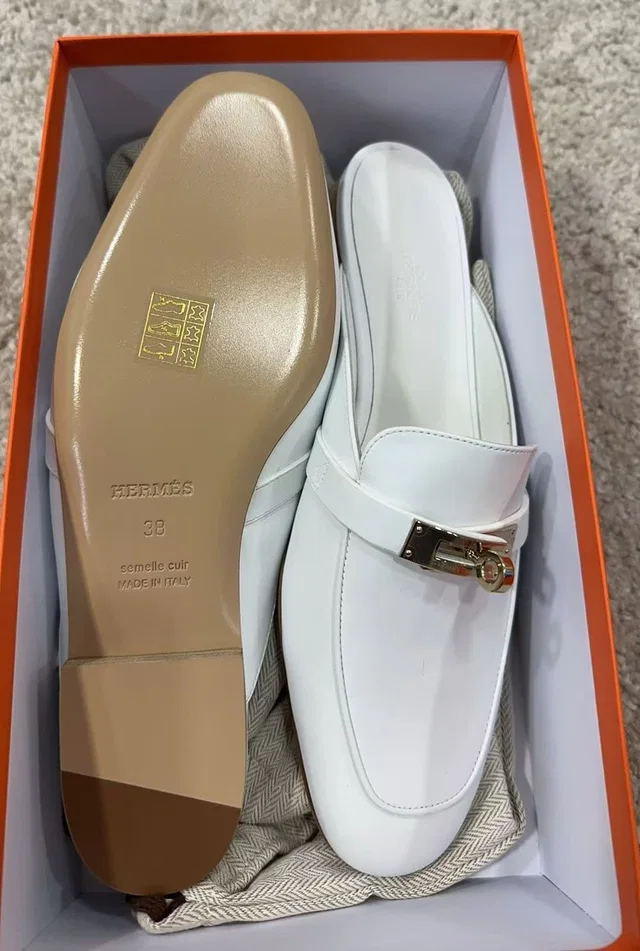 Hermès OZ Mule white Sandal 38 in White from Luxury Promise