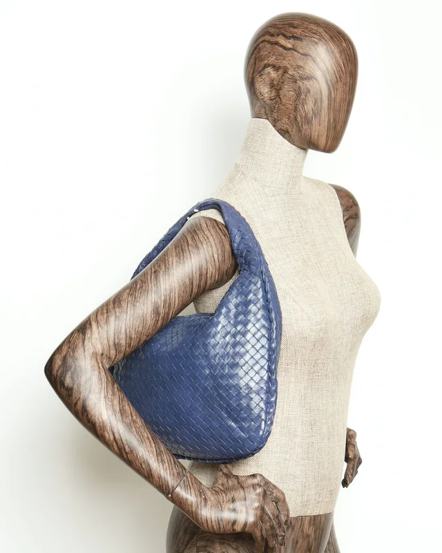 Bottega Veneta Medium Intrecciato Hobo Bag in Woven leather from A Retro Tale, photo 9 of 9