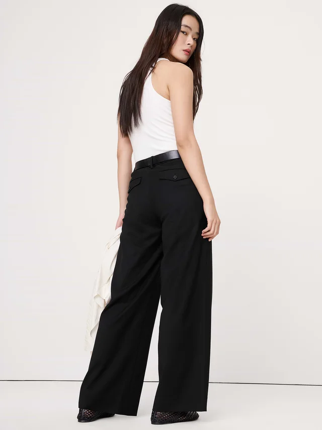 Banana Republic The Everyday Wide-Leg Pant in Italian Lightweight Wool in Black, photo 2 of 8 from Banana Republic (Canada)