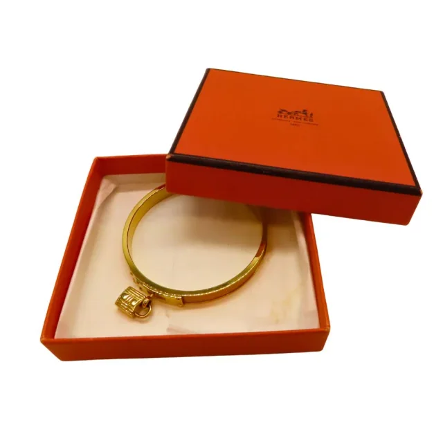 Hermès Kelly Bracelet Size 19 in Yellow Enamel from LuxUness, photo 2 of 10