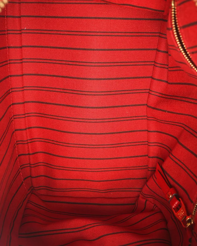 Louis Vuitton Monogram Empreinte Speedy Bandoulière 25 Bag in Leather from A Retro Tale, photo 6 of 8