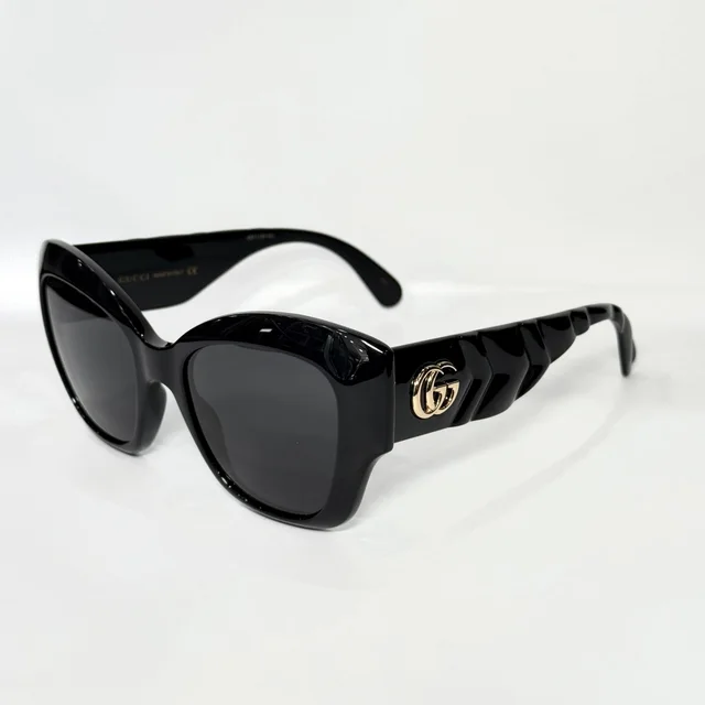 Gucci Sunglasses with Case in Black from Revivre Luxury Consignment