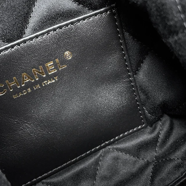Chanel CHANEL22 BlackAS3980 Shiny Calf Leather Size Mini in Calfskin from GALLERY RARE, photo 7 of 17