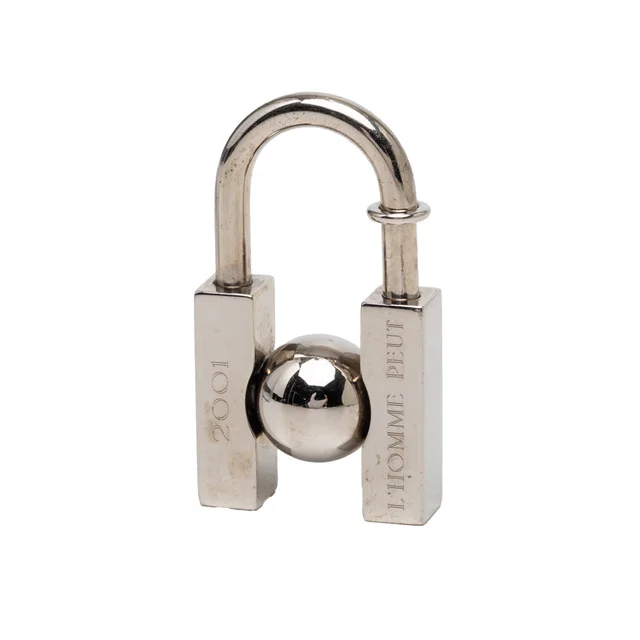 Silver Hermès Palladium Plated L Homme Peut Embellir La Terre Cadena Charm in Silver from Designer Revival