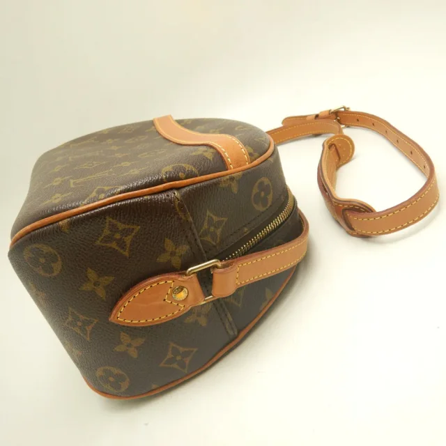 Louis Vuitton Monogram Shoulder Bag in Brown Canvas from LuxUness, photo 3 of 19