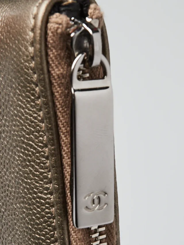 Chanel Bi-Color Bronze/Black Leather Medium O Zip Case in Black Leather from Yoogis, photo 4 of 8