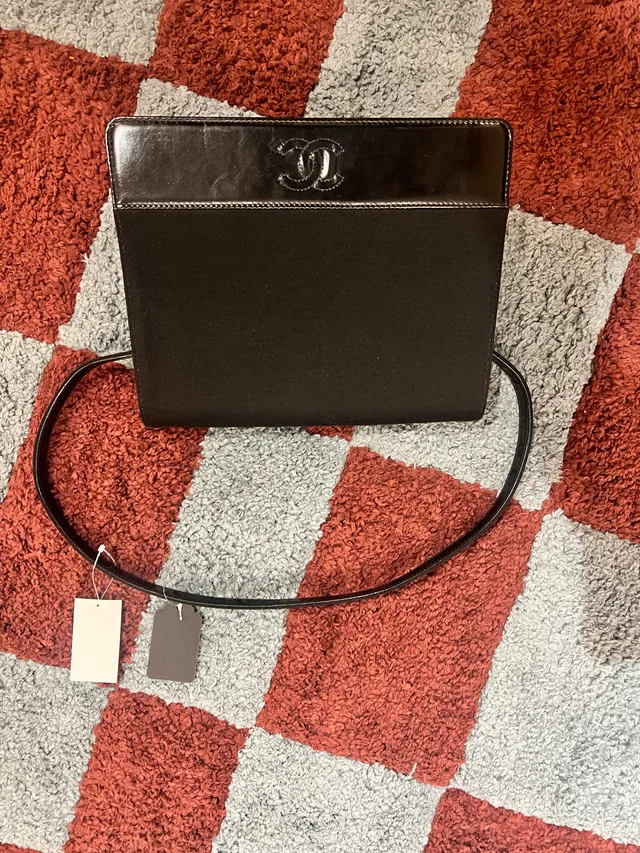 Chanel Wool shoulder bag in Wool from Luxury Promise