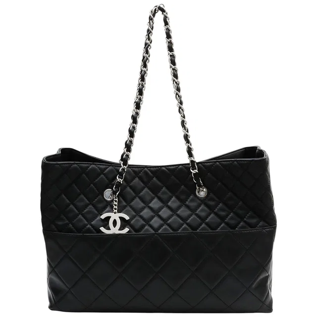 Chanel CC Charm Chain Tote Bag, Black, manufactured circa 2010 in Black Leather from VINTAGE QOO TOKYO
