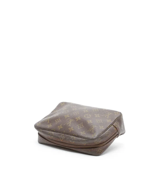 Louis Vuitton Monogram Toiletry Bag 23 in Coated canvas from A Retro Tale, photo 4 of 8