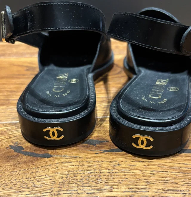 Chanel Black Leather Flat Shoes in Black Leather from HEWI