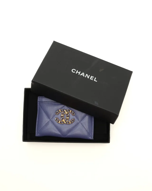Chanel 19 Card Holder in Leather from A Retro Tale, photo 3 of 5