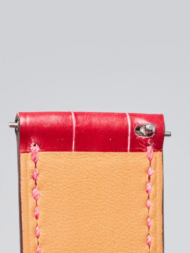Hermès 30mm Framboise Alligator Single Tour Apple Watch Strap in Crocodile from Yoogis, photo 5 of 7