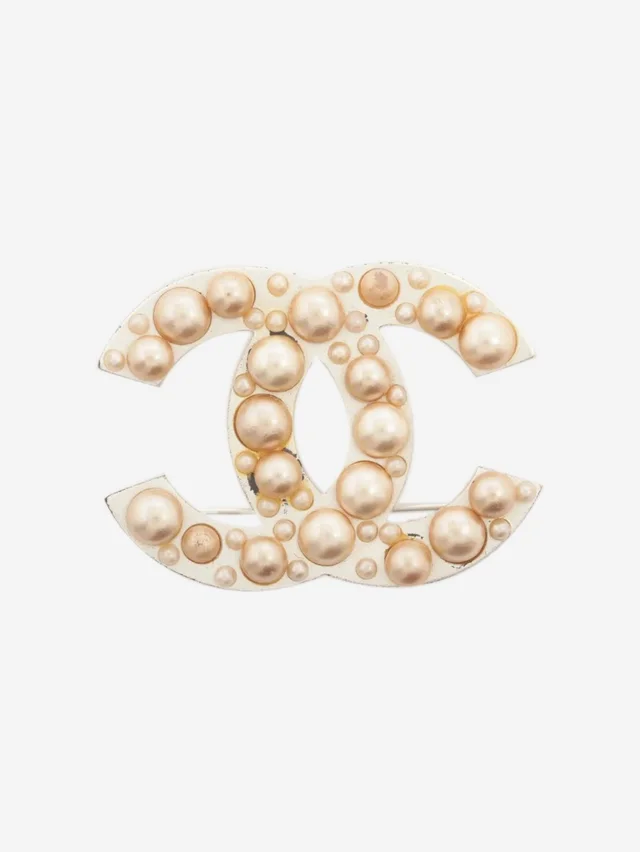 Chanel Silver Coco Mark 03A pearl brooch in Silver from Sign of the Times