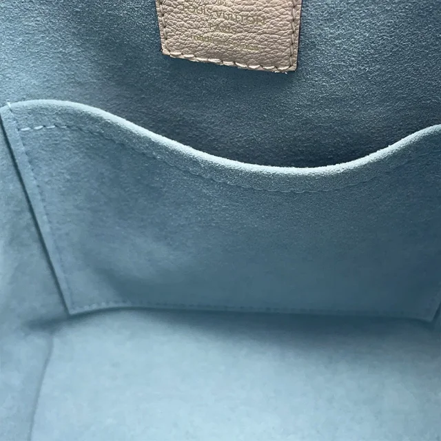 Louis Vuitton Lockme Bucket NV BeigeM57688 Leather in Leather from GALLERY RARE, photo 12 of 19