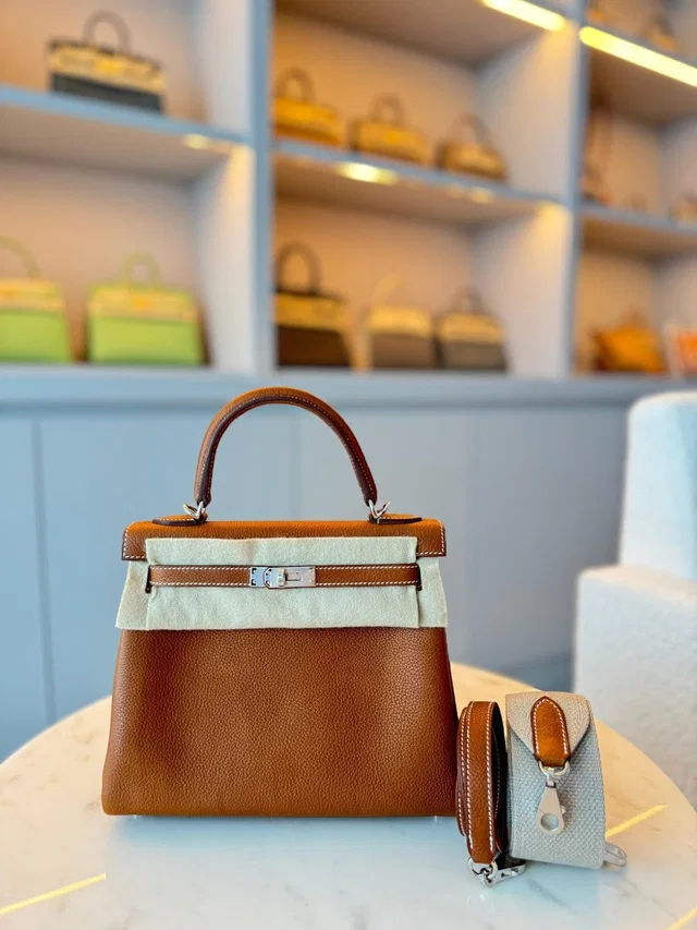 Hermès Kelly 25 Fauve Barenia from Luxury Promise
