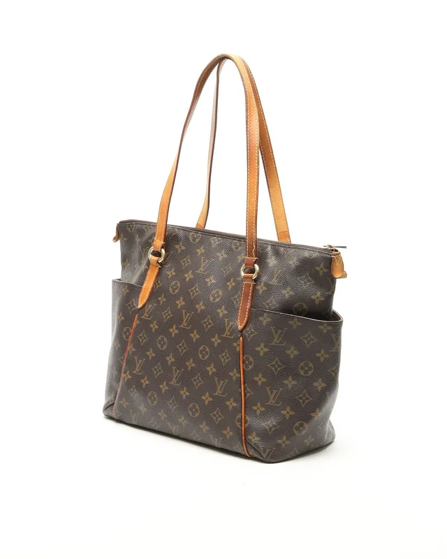 Louis Vuitton Monogram Totally MM Tote Bag in Coated canvas from A Retro Tale, photo 2 of 10