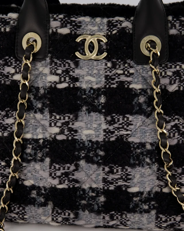 Chanel 25N Grey and Black Quiilted Tweed Shopping Tote Bag in Black Tweed from Sellier, photo 14 of 19
