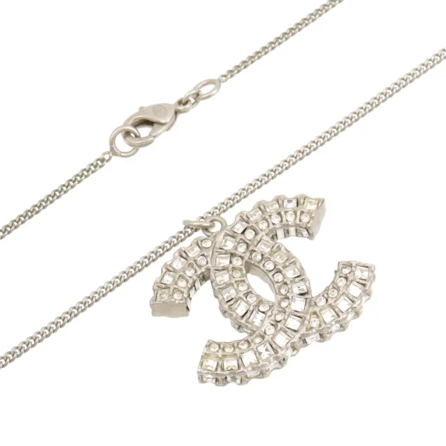 Chanel 2011年製 ラインストーンCCマークネックレス シルバー from VINTAGE QOO TOKYO, photo 3 of 4