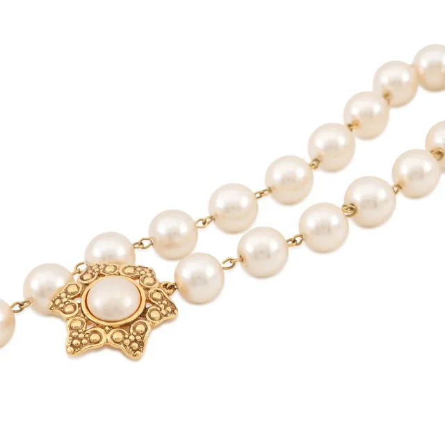 Chanel Faux Pearl Choker Pearl White/Gold Faux Pearl Metal in White from GALLERY RARE, photo 2 of 14