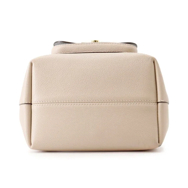 Louis Vuitton Lockme Bucket NV BeigeM57688 Leather in Leather from GALLERY RARE, photo 3 of 19