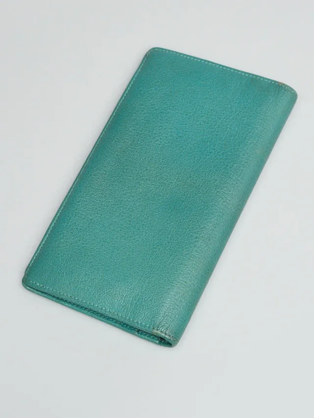 Chanel Green Leather Camellia Long Wallet in Green Leather from Yoogis, photo 3 of 10