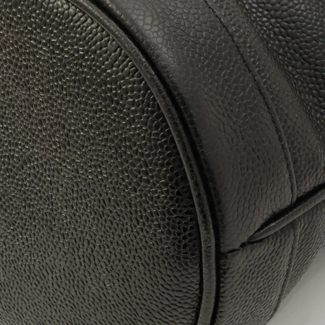 Chanel Circa 1995 Caviar Skin 6CC Turnlock Plate Pouch Drawstring Shoulder Bag Black in Black Caviar leather from VINTAGE QOO TOKYO, photo 10 of 14