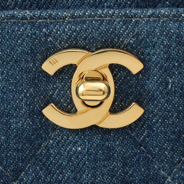 Chanel Indigo Denim Matelassé Stitch CC Turn-Lock Chain Handbag, Circa 1998 in Denim from VINTAGE QOO TOKYO, photo 8 of 18