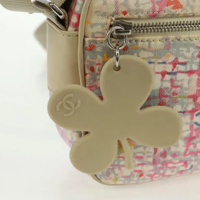 Chanel Vintage Clover Camera Printed Canvas Multicolour Bag in Multicolor Canvas from HEWI, photo 15 of 24