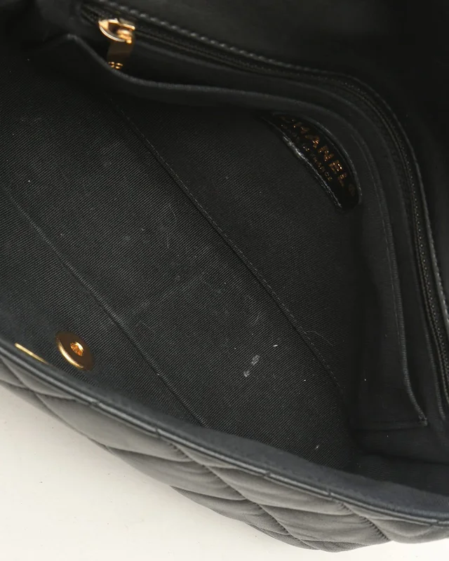 Chanel 19 Medium Shoulderbag in Leather from A Retro Tale, photo 8 of 11