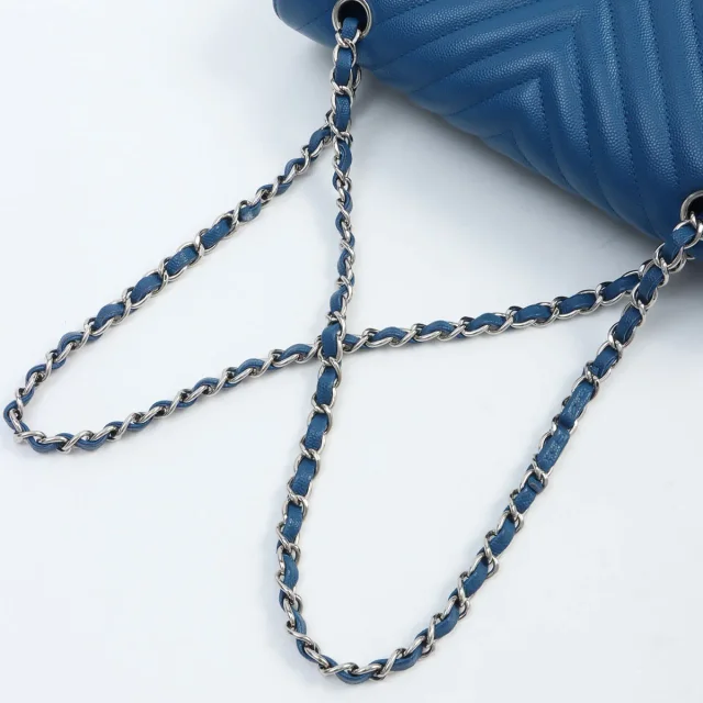 Chanel 2017 production Caviar Skin Chevron CC Turn-lock Chain Shoulder Bag Blue in Blue Caviar leather from VINTAGE QOO TOKYO, photo 8 of 8