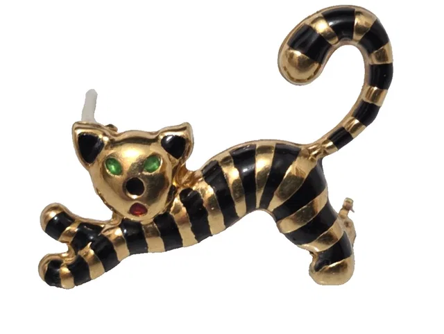 Vintage 18k 750 Gold 1 /8" Striped Cat With Green Eyes Unoaerre 3 Gr in gold from Poshmark