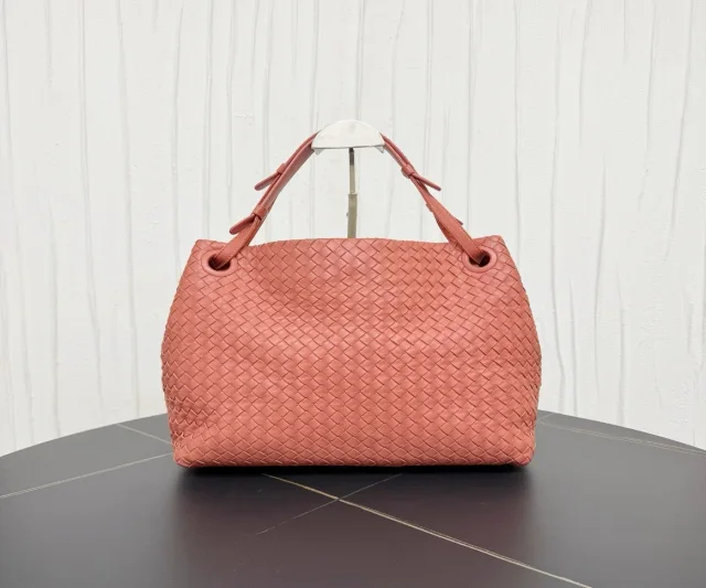 BV red shoulder bag, size 34 in Red from Luxury Promise