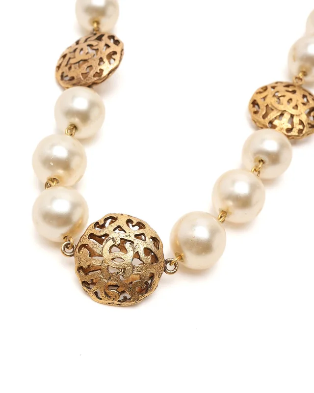 Chanel Coco Mark Pearl Necklace from A Retro Tale, photo 3 of 4