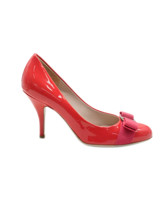 Ferragamo Classic Court Heels in Patent leather from Luxury Promise