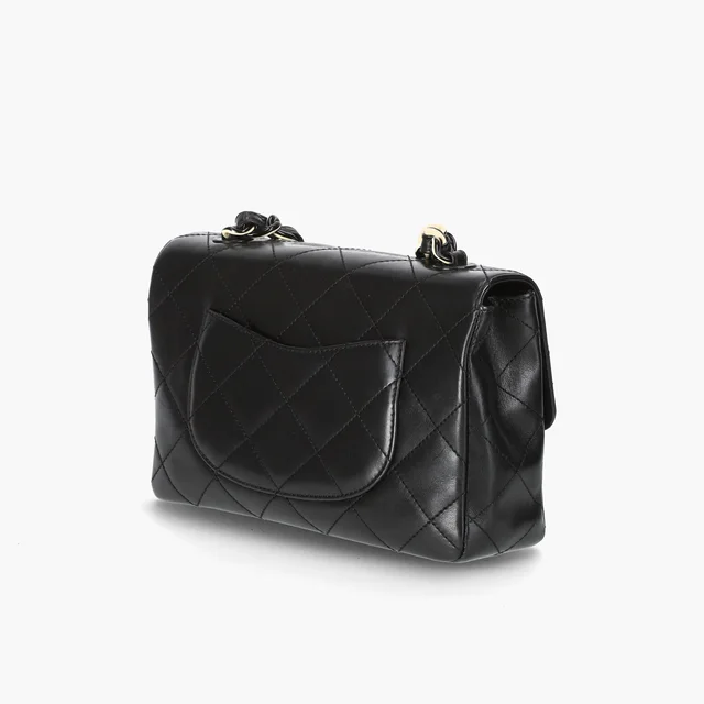 Chanel Matelasse Plastic Chain Flap Bag in Lambskin from A Retro Tale, photo 4 of 10