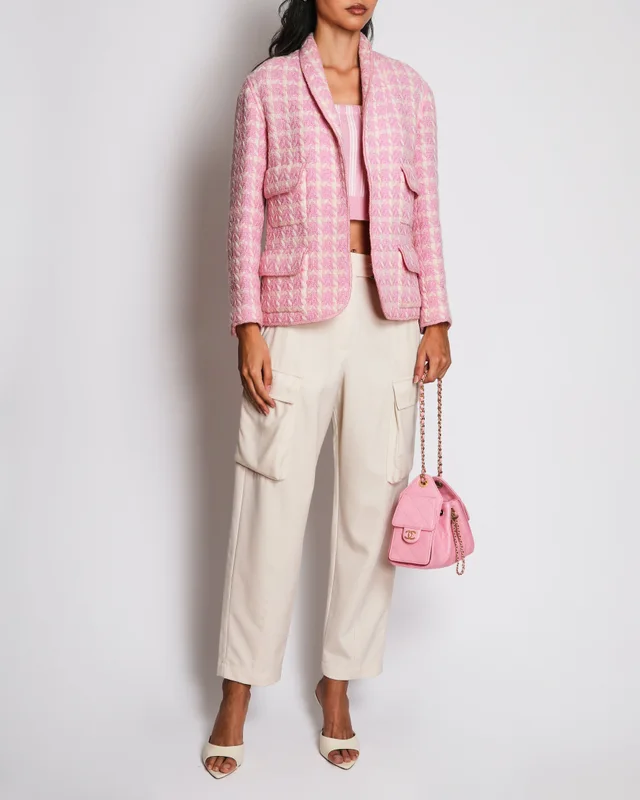 Chanel Spring 1996 Vintage Pink and Cream Tweed Jacket with Front Pocket Details and Pink CC Logo… in White Tweed from Sellier, photo 2 of 2