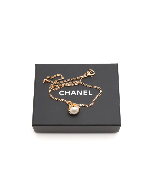 Chanel Coco Mark Pearl Necklace from A Retro Tale, photo 2 of 5