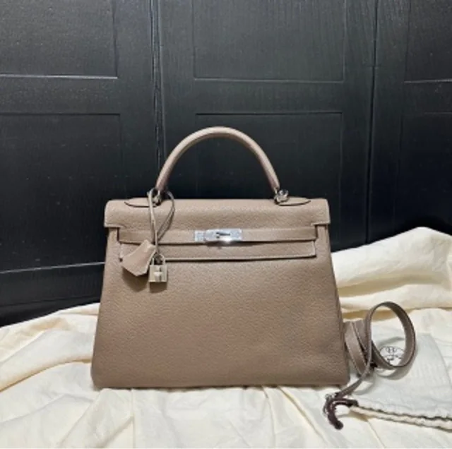 Hermès Kelly 32 Elephant Grey, A Sequence in Grey from Luxury Promise, photo 1 of 1