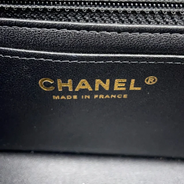 Chanel Matelasse BlackA69900 Lambskin Size Mini in Lambskin from GALLERY RARE, photo 19 of 20