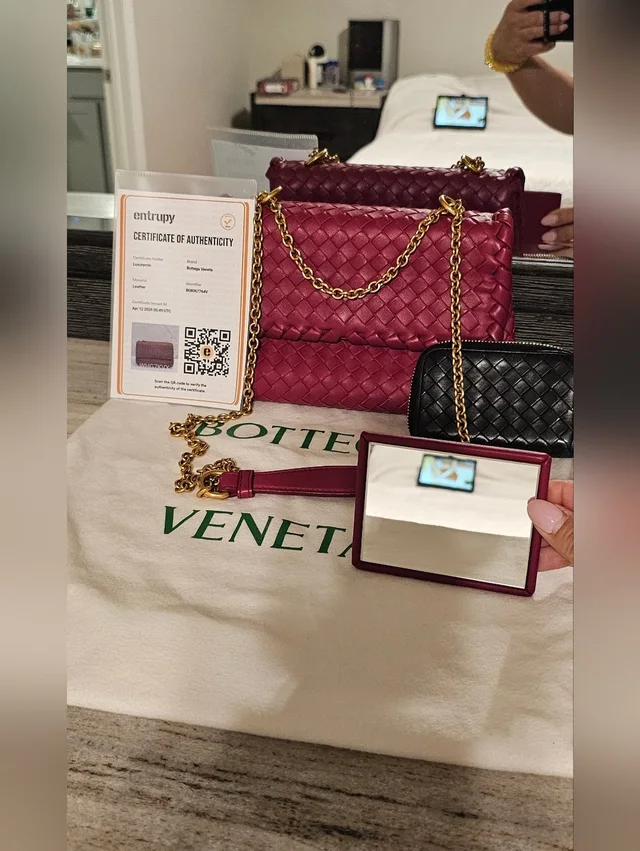 Intrecciato Chain Crossbody Including A Bottega Compact Wallet in gold|pink Woven leather from Poshmark, photo 1 of 1