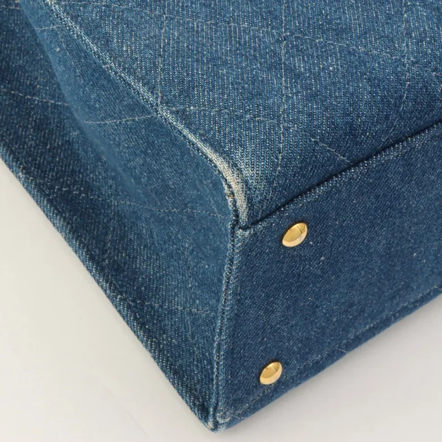 Chanel Indigo Denim Matelassé Stitch CC Turn-Lock Chain Handbag, Circa 1998 in Denim from VINTAGE QOO TOKYO, photo 9 of 18