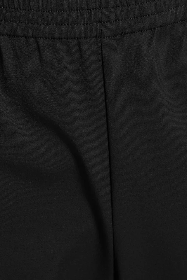 Theory Cropped Twill Tapered Pants in Black, photo 4 of 4 from THE OUTNET