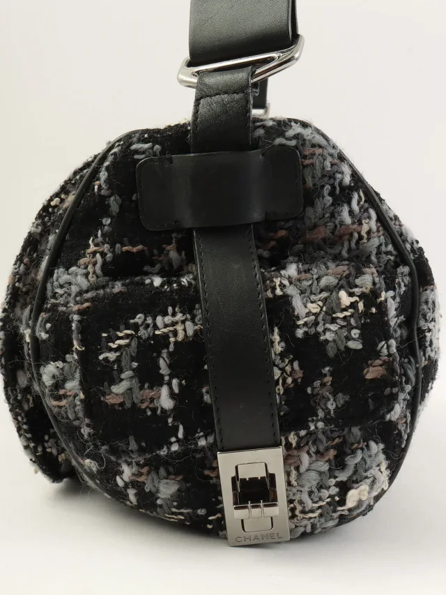 Chanel Around 2014 Leather Tweed Combo One-Shoulder Bag Black/Multi in Black Tweed from VINTAGE QOO TOKYO, photo 4 of 15