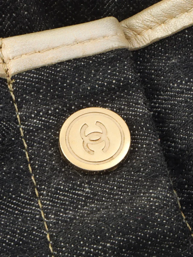 Chanel 2005-era Sparkling Denim CC Mark Stitch Handbag Indigo in Denim from VINTAGE QOO TOKYO, photo 8 of 13