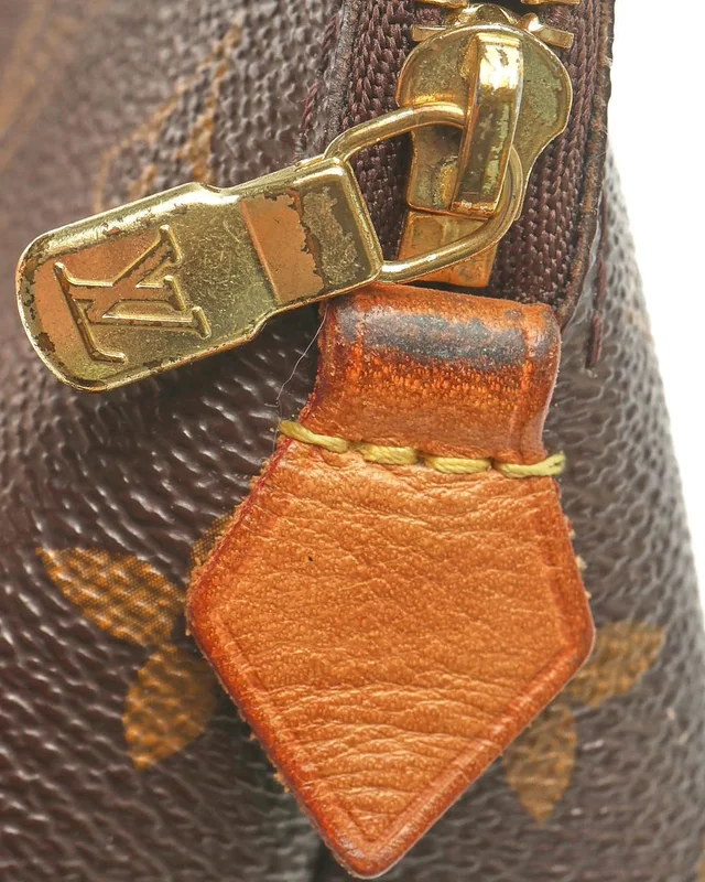 Louis Vuitton Monogram Cosmetic Pouch in Coated canvas from A Retro Tale, photo 5 of 8