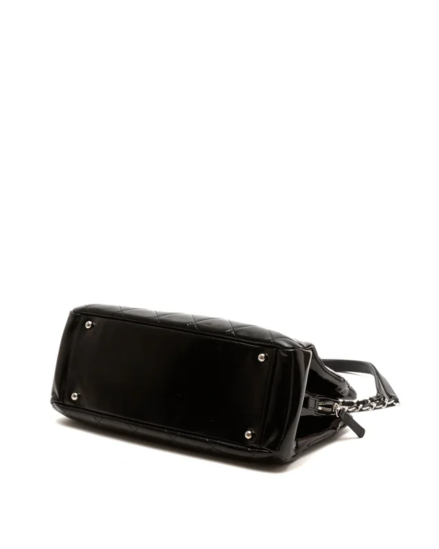 Chanel CC Patent Chain Tote Bag in Patent leather from A Retro Tale, photo 5 of 8