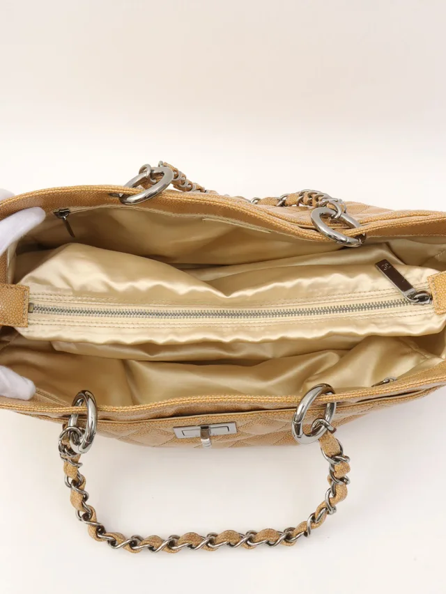 Chanel Caviar Skin 2.55 Chain Tote Bag, Beige, circa 2005 in Beige Caviar leather from VINTAGE QOO TOKYO, photo 5 of 16