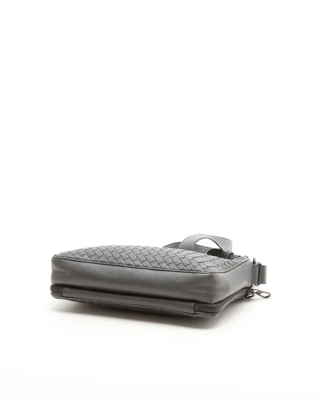 Bottega Veneta Intrecciato Crossbody Bag in Woven leather from A Retro Tale, photo 4 of 9